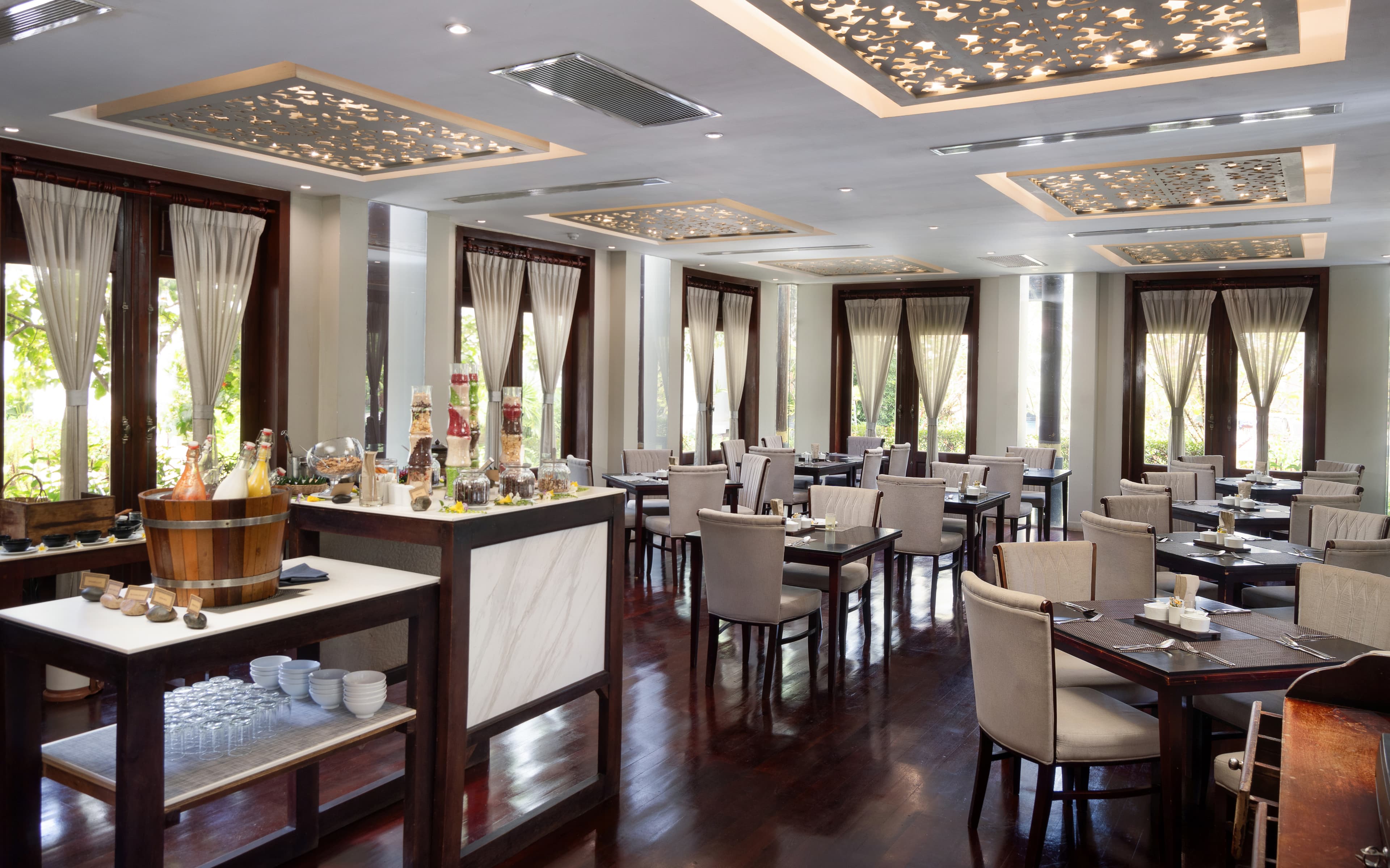 Elegant meeting room with long table and gold chairs
